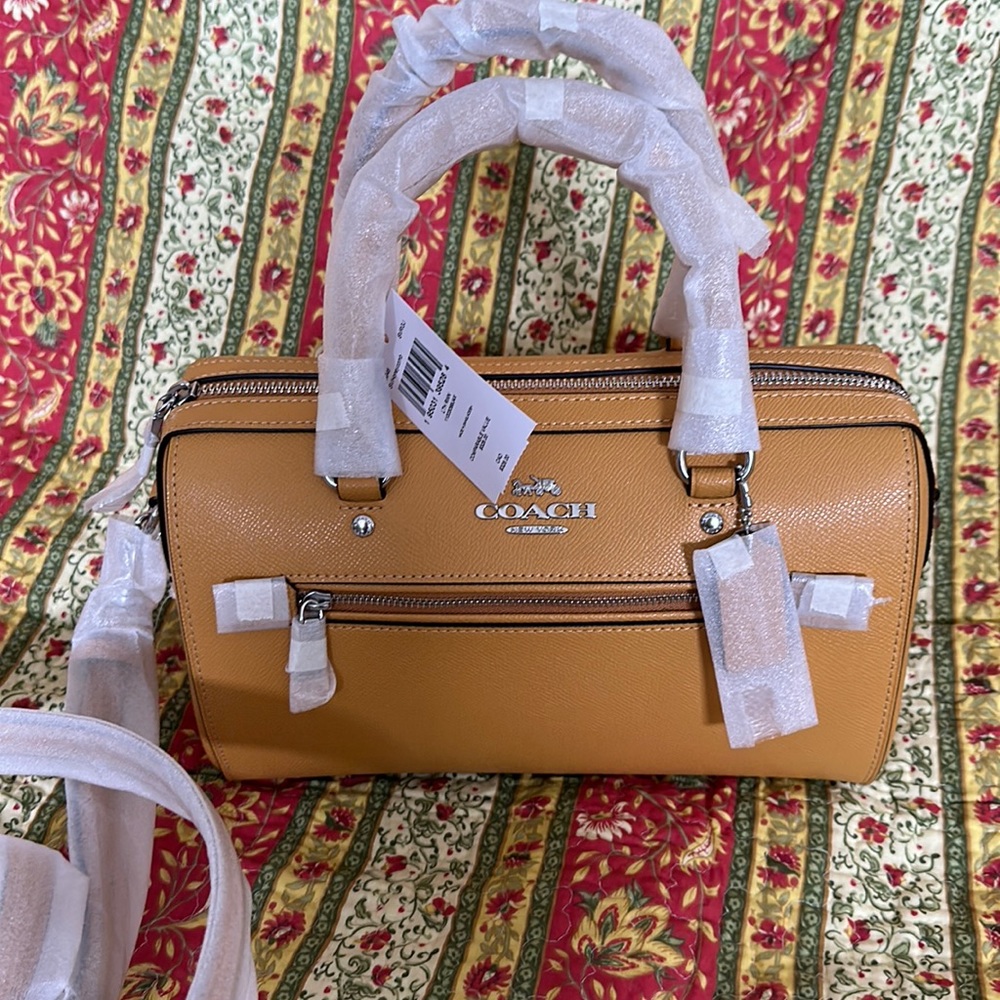 NWT  Coach Honeycomb Leather Rowan Bag crossbody strap included  $130